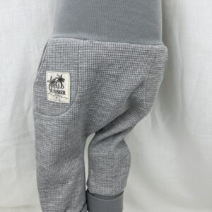 Pants mit Taschensack «Waffelstrick Jersey Hellgrau Meliert» Grösse 74
