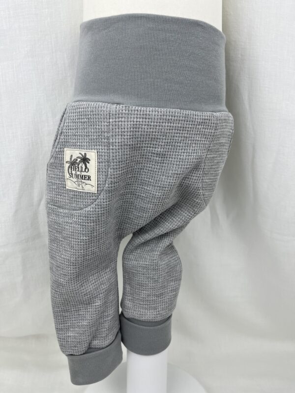 Pants mit Taschensack «Waffelstrick Jersey Hellgrau Meliert» Grösse 74