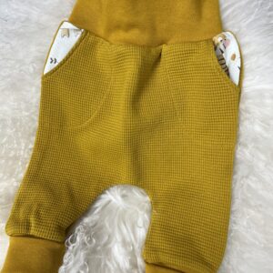 Pants mit Taschensack «Waffelstrick Jersey Ocker» Grösse 62