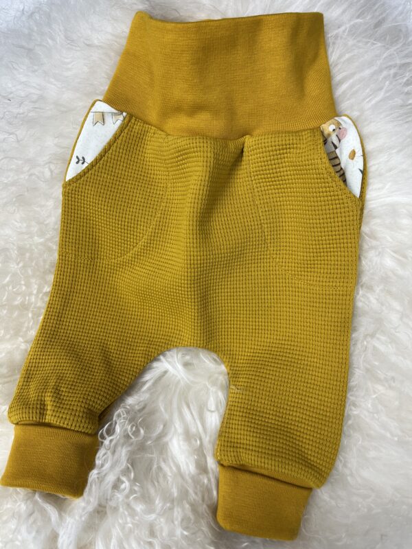 Pants mit Taschensack «Waffelstrick Jersey Ocker» Grösse 62