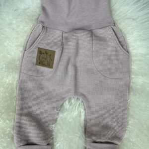 Hosen «Pants mit Taschensack - Waffelstrick Jersey Altrosa» Grösse 68