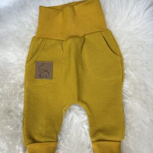 Hosen «Pants mit Taschensack - Waffelstrick Jersey Ocker» Grösse 62