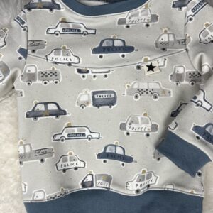 Pullover «Pullover mit Teilung - Polizei Einsatzfahrzeuge» Grösse 86