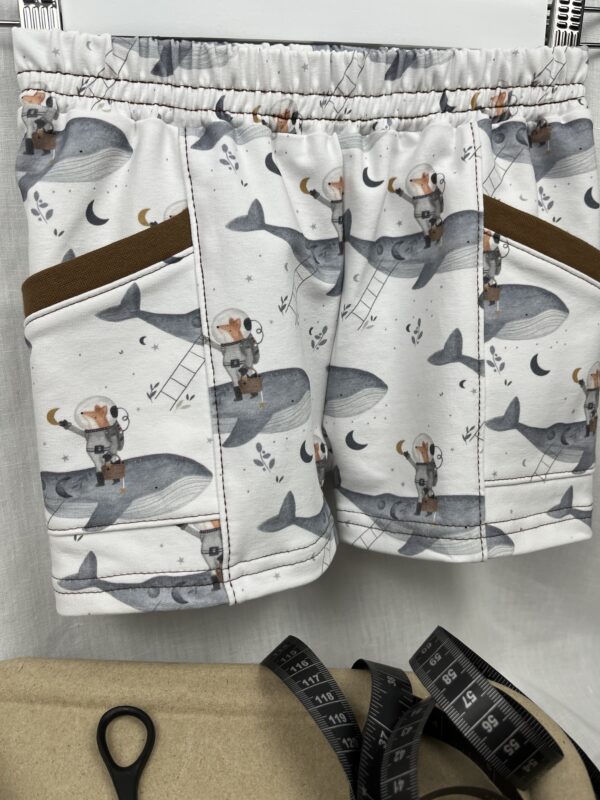 Shorts «kurze Shorts - Astronauten-Fuchs auf Walbesuch» Grösse 92