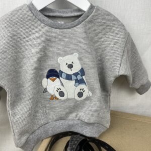 Kleider «Sweater - Waffelstrick Jersey Grau Melange - gestickter Eisbär mit Möwe» Grösse 74