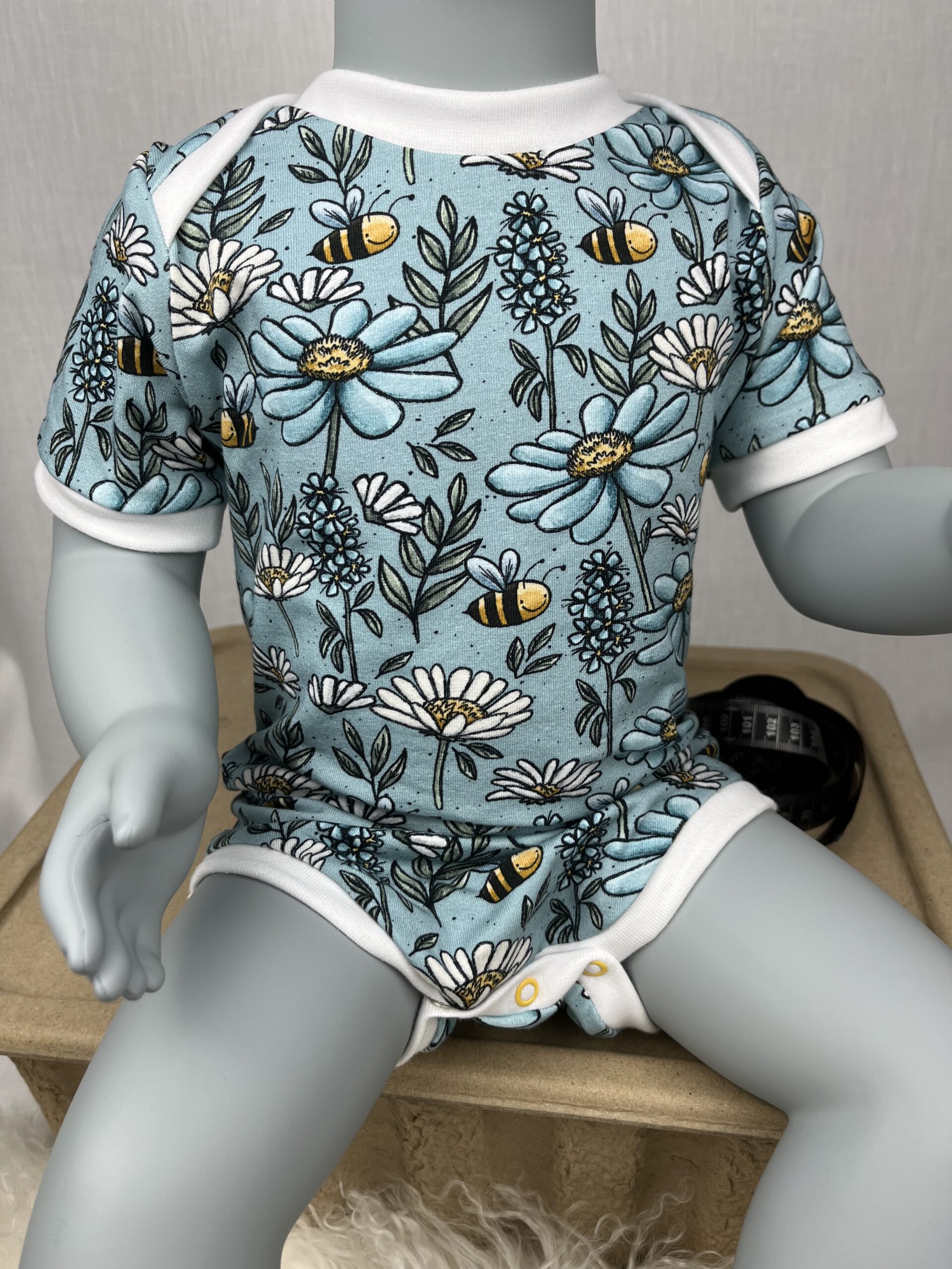 Body «Body Kurzarm - Wiesenblume Hellblau» Grösse 80