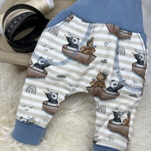 Hosen «Pants mit Taschensack - Bären auf See» Grösse 62