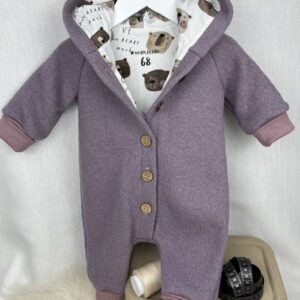 WollWALK «WALK-Overall mit Knöpfen - Lila mit Love you Beary much» Grösse 68