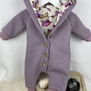 WollWALK «WALK-Overall mit Knöpfen - Lila mit Herbstfuchs» Grösse 62