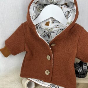 WollWALK «WALK-Jacke mit Zipfelkapuze - Kupfer mit Regenbogen Bär» Grösse 62