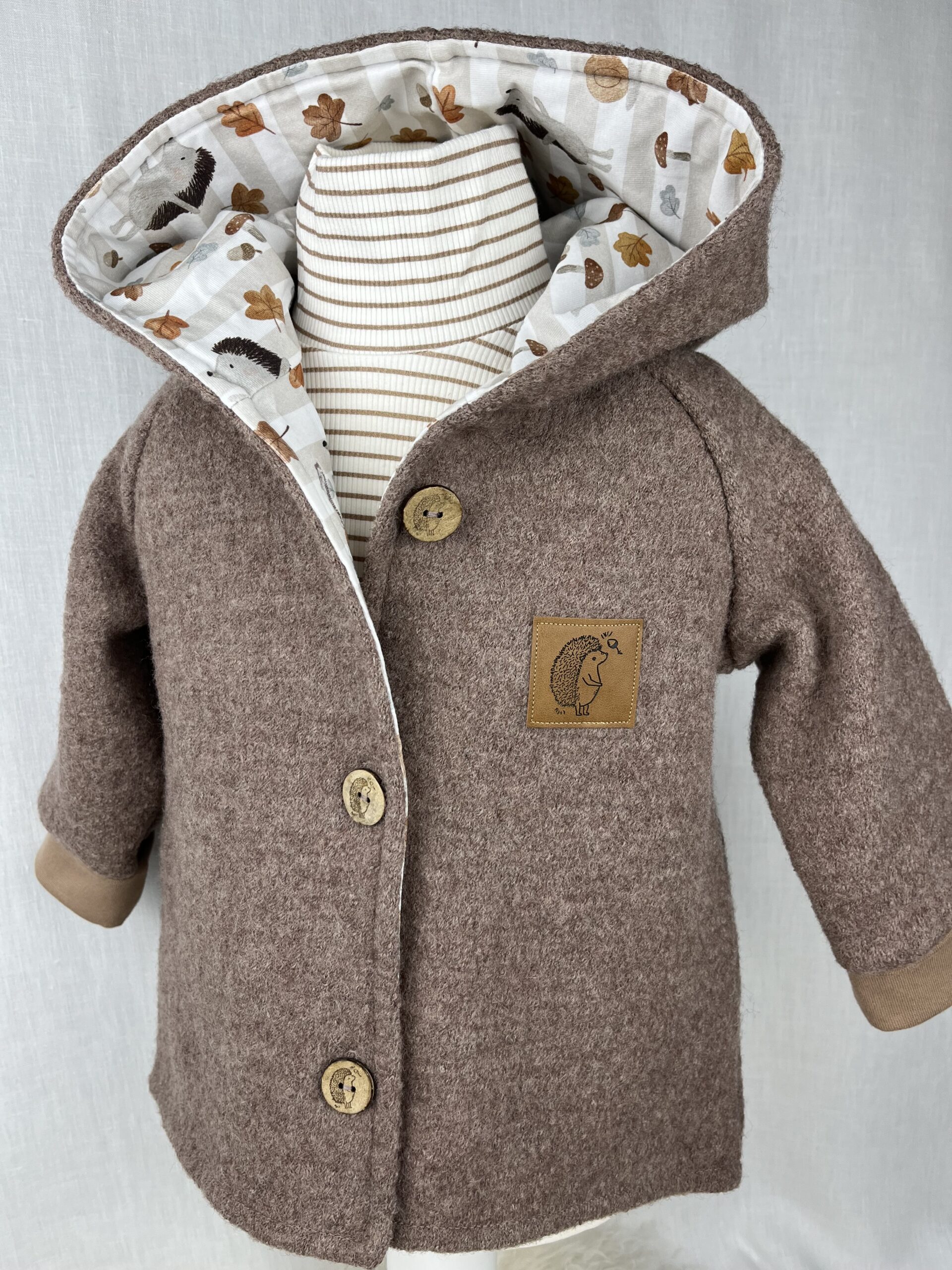 WollWALK «WALK-Jacke - Braun mit Igel Herbstlaub» Grösse 92