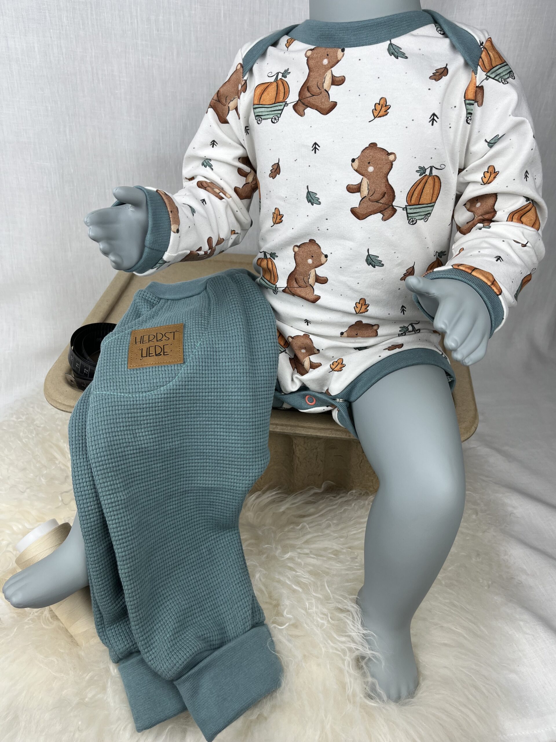 Set «Body Langarm & Pants mit Taschensack - Bär mit Kürbis» Grösse 80